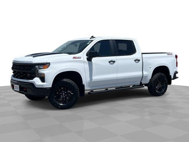 2025 Chevrolet Silverado 1500 Custom Trail Boss in Summit White — front three-quarter view